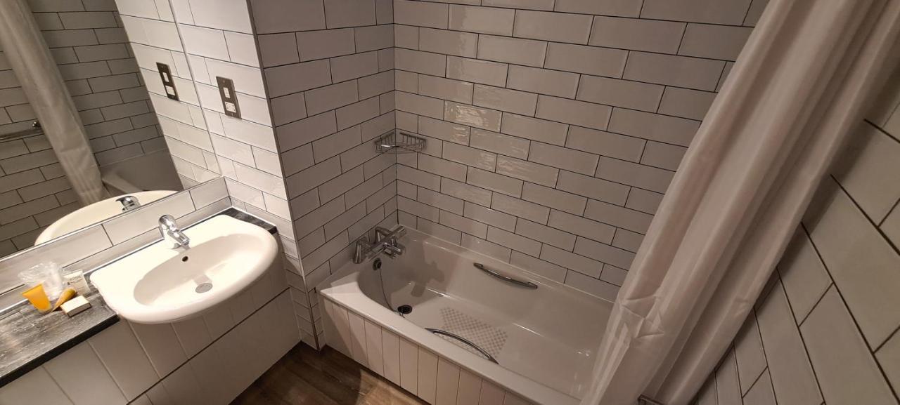 Boat & Horses Inn أولدهام المظهر الخارجي الصورة